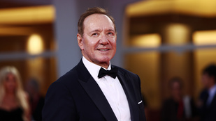 Kevin Spacey nyolc év után visszatér a képernyőre