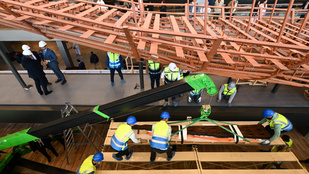 A látogatók szeme láttára éled újjá a 4600 éves királyi hajó