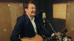 Ilyet is ritkán látunk, dalra fakadt a kormánybiztos karácsony alkalmából