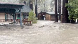 Villámárvizet okozott a heves esőzés Kaliforniában, szükségállapotot hirdettek