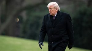 Donald Trump berúgta az ajtót, amit egész évben a bőrünkön éreztünk