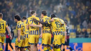 Tizenhét nyelven kívántak boldog ünnepeket, a magyar „véletlenül” kimaradt a szlovák futballkarácsonyból