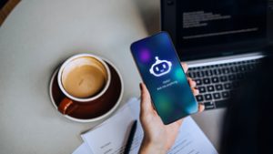 Egyre több érzékeny adat szivárog ki a munkahelyi AI-chatbotok használata miatt