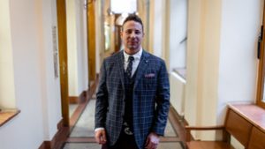 Már 249 millió forintot keresett felfüggesztett végrehajtóként Schadl György, akit 200 millióra büntetne az ügyészség