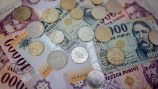 Rekordpénz van a számlákon, mégis ezermilliárd forintról mond le a lakosság