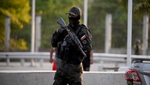 A hálószobájából hurcolták el a venezuelai elnököt, hatalmi játszma indulhat Caracasban