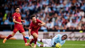 Nagy zakót kaptak a kedvencek, a szurkolók a csapatbuszon töltötték ki haragjukat