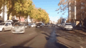 Több autó tört össze egy magyar sofőr elsietett parkolási manővere miatt