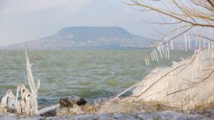 Menne már a Balatonra korcsolyázni? Így áll a tó a befagyással
