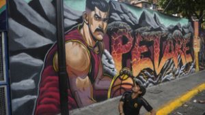 Remegtek az ablakok és a falak, hallották a fejük felett elszálló gépeket