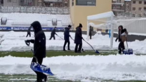 A világbajnok klubtulaj is láthatta a vírusként terjedő videót: Túrjad a havat, ...!