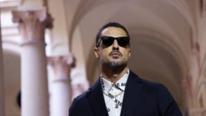 Elszerette Berlusconi szeretőjét, Tottiét pedig kiárusította a lesifotósok királya