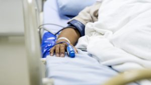 Duplájára nőtt a szívinfarktusos esetek száma, veszélyeket rejt a hólapátolás