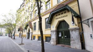 Lángok csaptak fel a Budapesti Fazekas Mihály Gimnáziumban, kiürítették az épületet