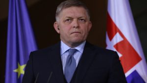 Meglepő helyszínen fogadja Donald Trump Robert Ficót