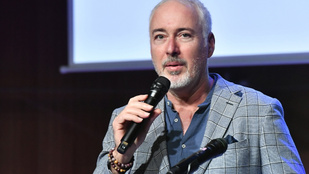 Hajós Andrásban egy átlagos írónál kicsit több sportkocsi, drog és ku*va van