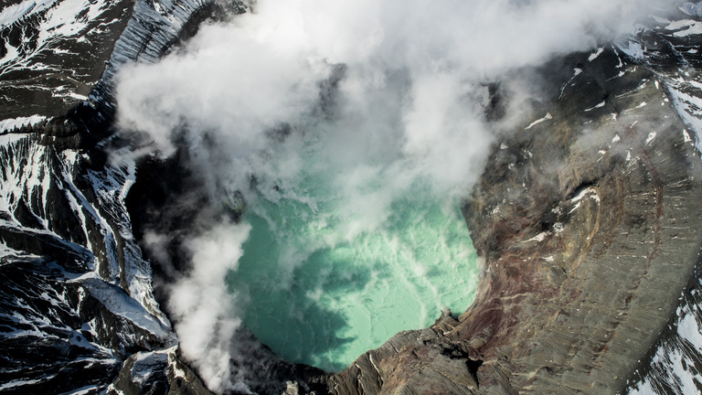 Eltűnt egy turistahelikopter Japán egyik legaktívabb vulkánja közelében
