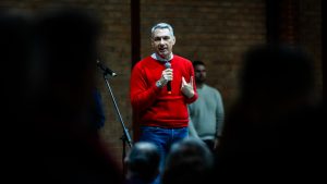 Szabó Tímea feljelenti Lázár Jánost az erotikus tartalomra utaló Facebook-poszt miatt