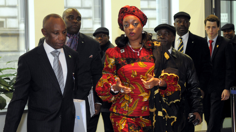 Mintegy 900 millió forintért vásároltatott be a luxusáruházban a miniszterasszony