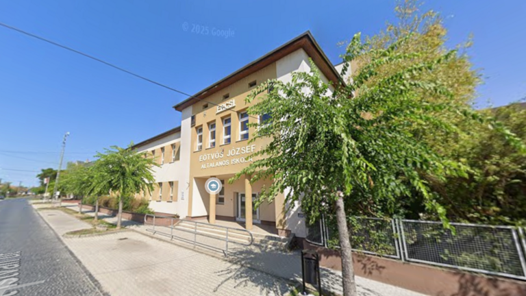 Társai előtt akaszthatta fel magát egy fogasra az ercsi általános iskola egyik diákja