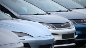 Vakargatják a fejüket a kínai elektromosautó-gyártók, nem erre számítottak