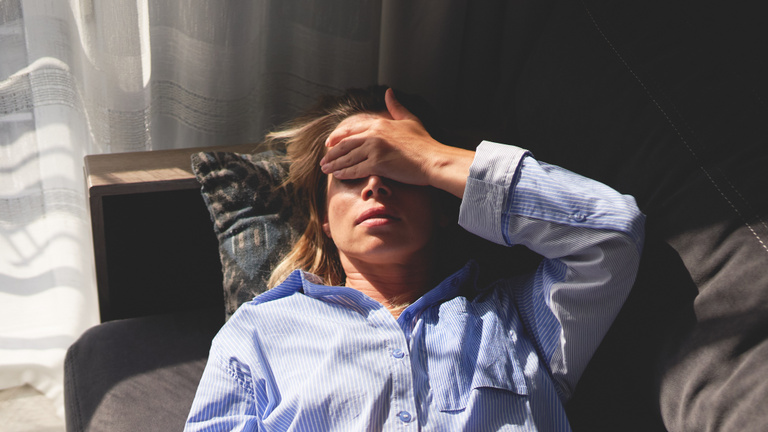 Kiderült, miért szenvednek a nők sokkal jobban a migréntől, mint a férfiak