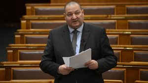 Eltűnt családi ház, motorcsónak, veterán autók, százmillió forintos tartozás