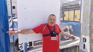 Az biztos, hogy Komjáthi Imre bármihez odaláncolja magát, de az MSZP indulása továbbra is rejtély