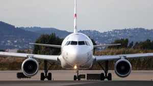 Kiürítettek egy utasszállító gépet a brüsszeli repülőtéren, miután a pilóta a gurulóutat nézte kifutópályának