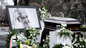 Krasznahorkai László hazajött barátja temetésére, beszédet is mond