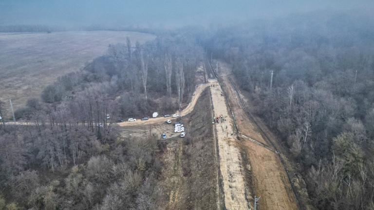 Hegyi Zsolt bejelentette, hivatalosan is elkezdődött a kivitelezés a Veszprém–Ajka vasútszakaszon