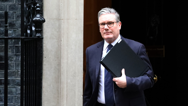 Nagyot robbanhat az Epstein-botrány, már a brit miniszterelnök lemondását követelik