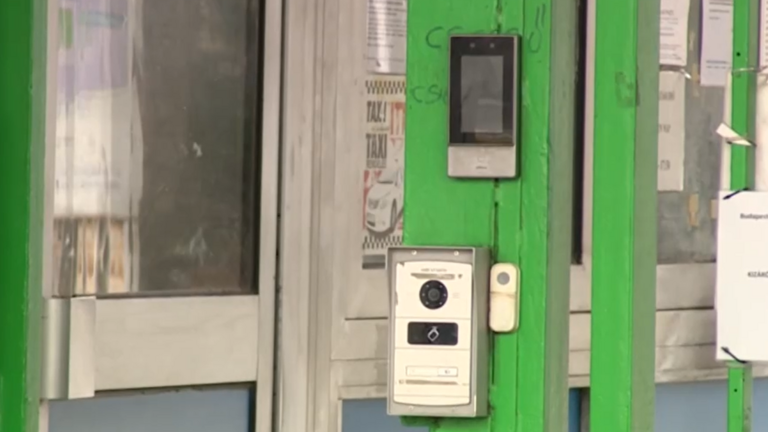 Egyre többen mondanak fel a magyar kórházakba telepített arcfelismerő rendszer miatt