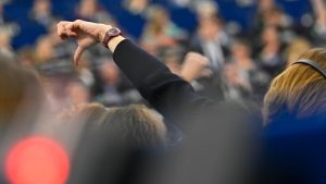 A Tisza és a Fidesz sem szavazta meg a gazdák által kritizált egyezmény védintézkedéseit