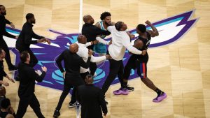 Huszonkét éve nem volt ekkora bunyó az NBA-ben, hatalmas eltiltások várhatók