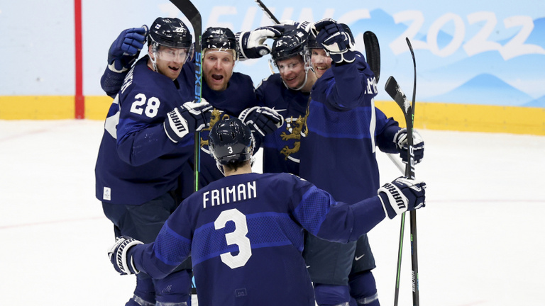 A férfi jégkorongtornán is elindul az élet a téli olimpián, a házigazda olaszok a svédekkel meccselnek