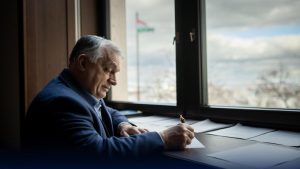 Orbán Viktor hosszú éjszakára készül