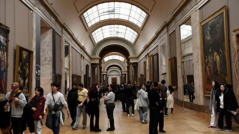 Csőtörés volt a párizsi Louvre-ban, több termet is lezártak