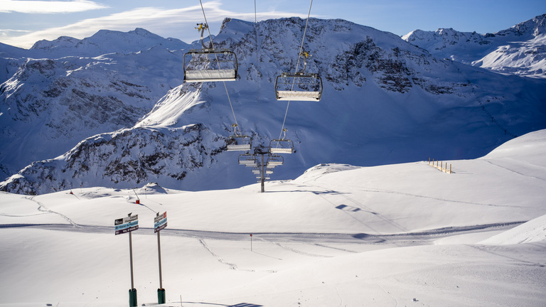 Hárman életüket vesztették, miután elsodorta őket egy lavina a francia Alpokban