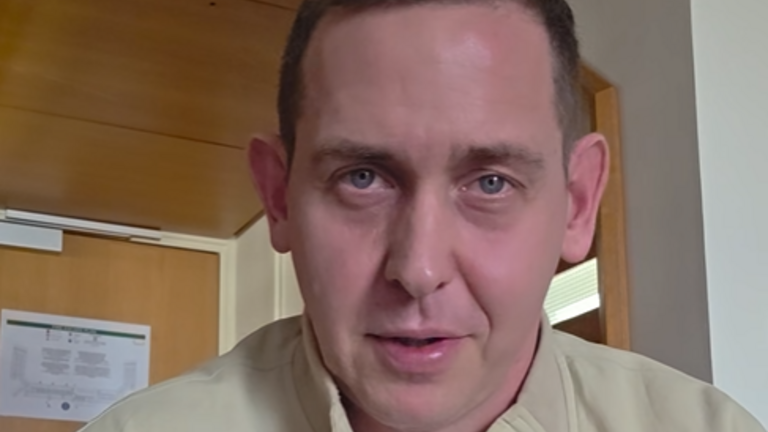 Molnár Gusztáv: Álljatok le, köszi